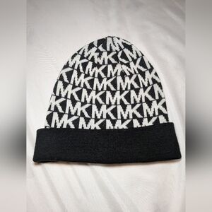 Michael By Michael Kors Fall 2015 Black And White Winter Hat‎